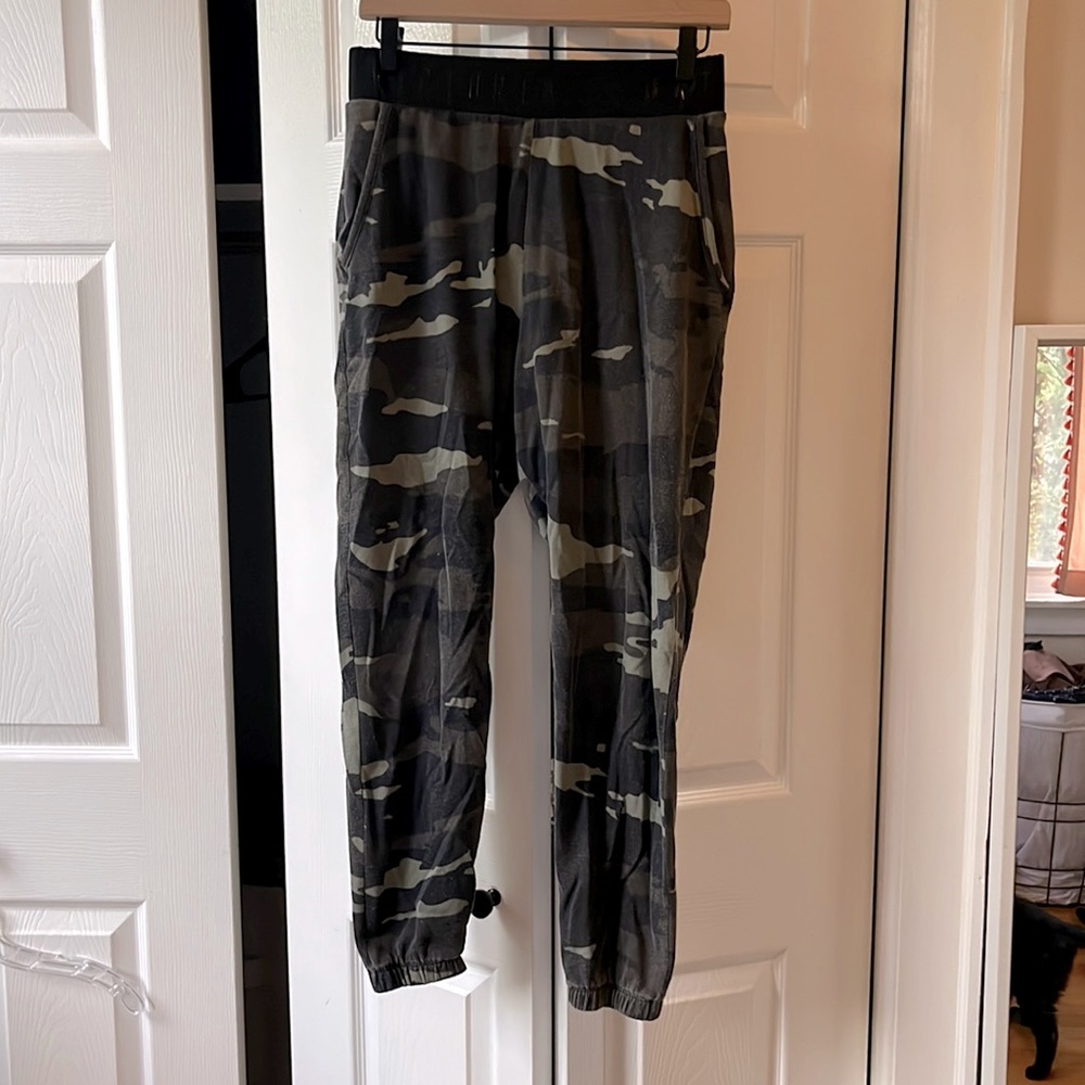 VS Sport camo joggers